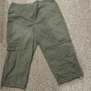 Olive capri pants-olive color